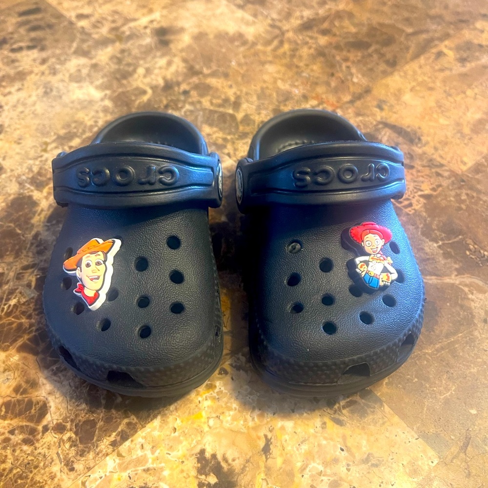 Crocs black 4c